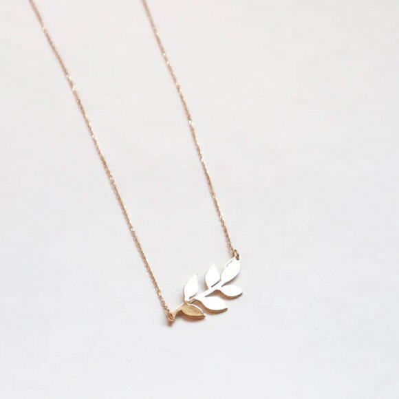 18k Yellow Gold Leaf Necklace - Picture 5 of 9